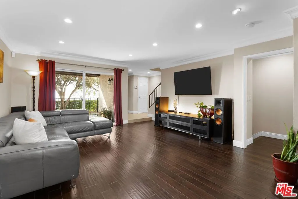 7755 Via Rosa Maria, Burbank, California 91504 home-pic-5